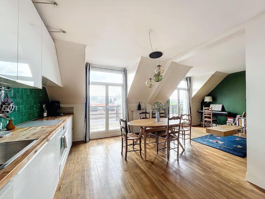 Balcony With View Of Montmartre Appartement