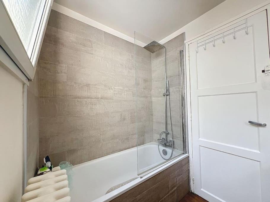 Appartement Balcony With View Of Montmartre Parijs