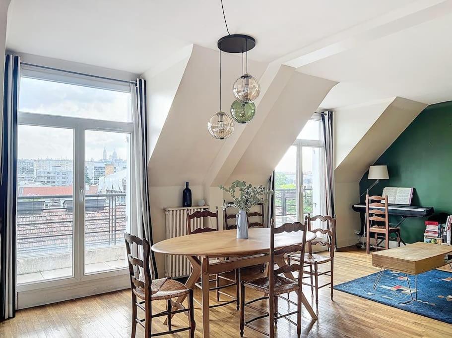 Balcony With View Of Montmartre Appartement Parijs