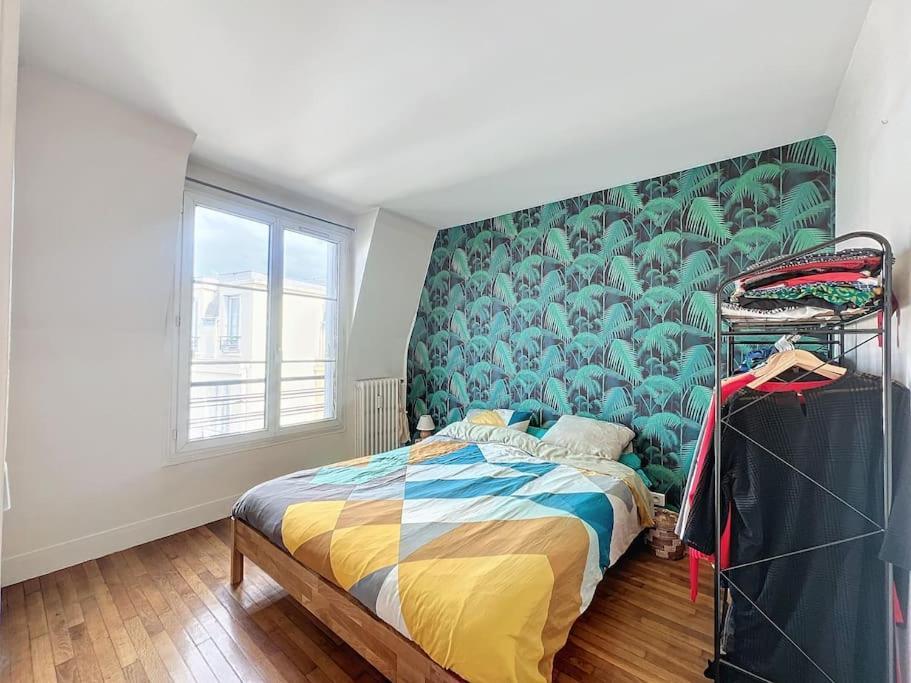Appartement Balcony With View Of Montmartre
